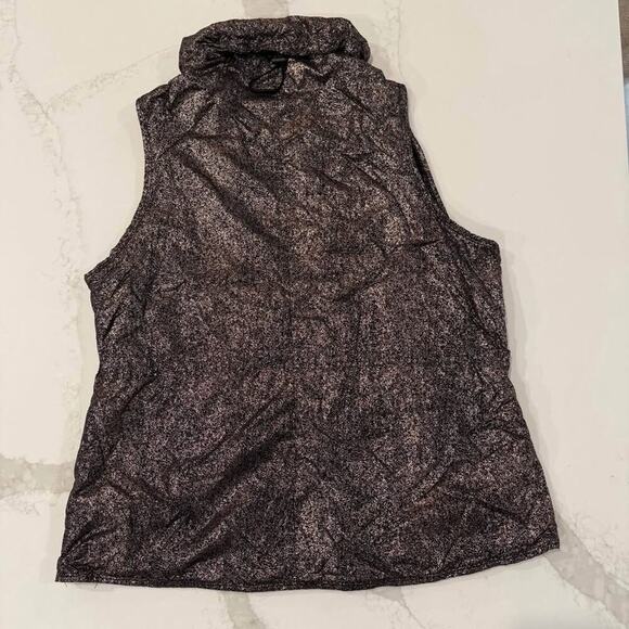 Fabletics Liora Cowl Neck Ripstop Pullover Vest Womens Large Black/Gold Metallic - Picture 6 of 7